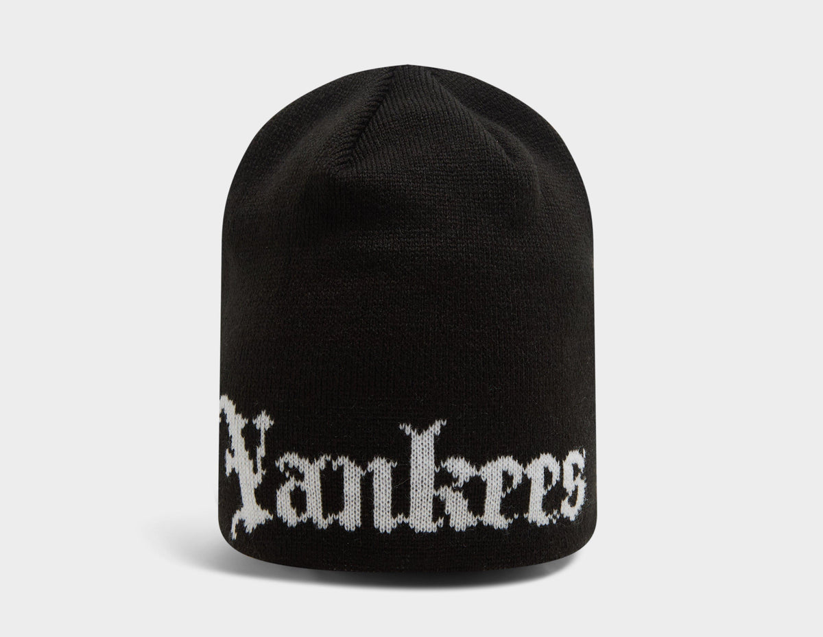 New Era New York Yankees MLB Script Skull Knit Beanie