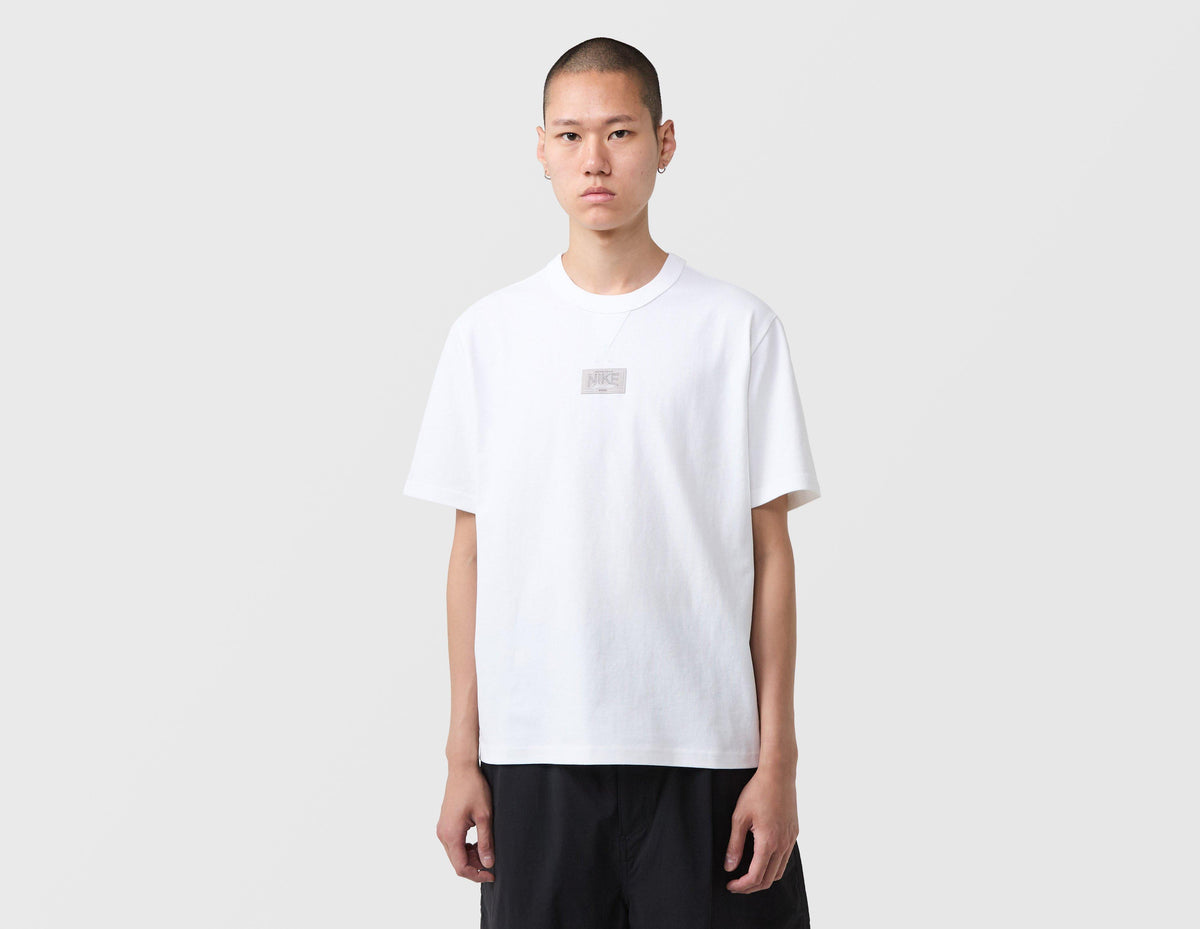 Nike Sportswear Premium Essentials Patch T-Shirt