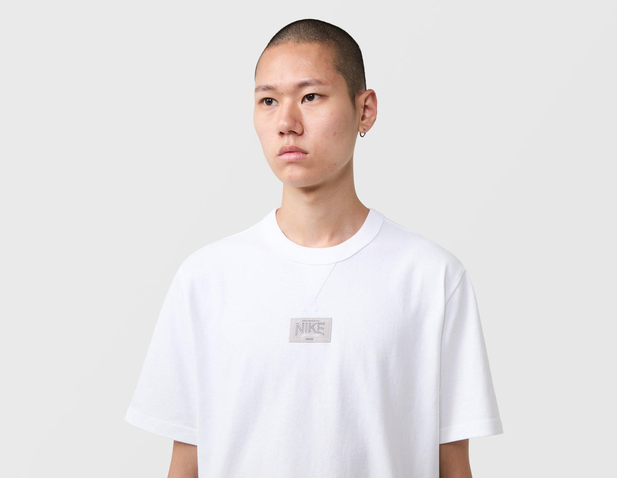 Nike Sportswear Premium Essentials Patch T-Shirt